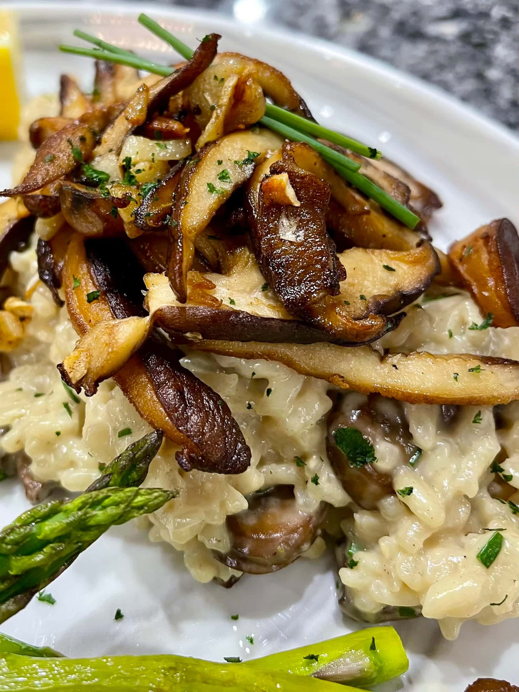 Risotto with roasted mushrooms and asparagus